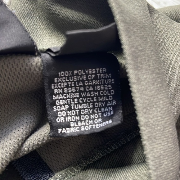 Mountain Hardware 1/4 Zip Pullover Shirt - Picture 7 of 8